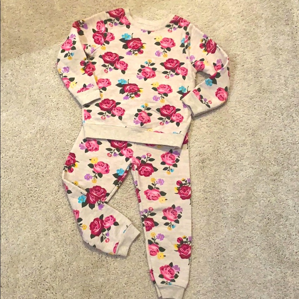 SOLD OUT! Sweat Outfit. Never Worn.4t.
